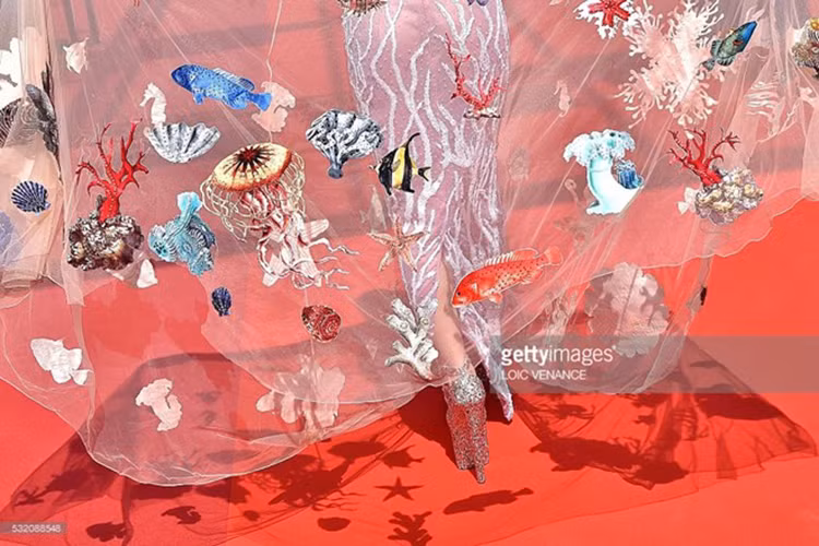 Angela Phuong Trinh dien vay Cannes tung tang dao bien-Hinh-11