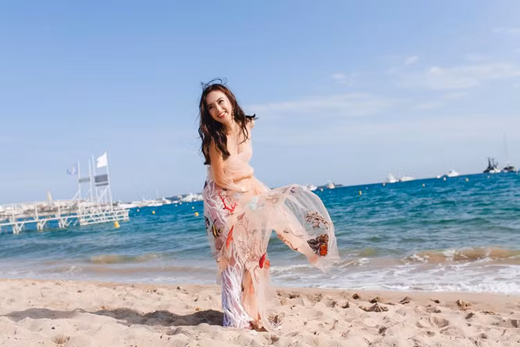 Angela Phuong Trinh dien vay Cannes tung tang dao bien-Hinh-4