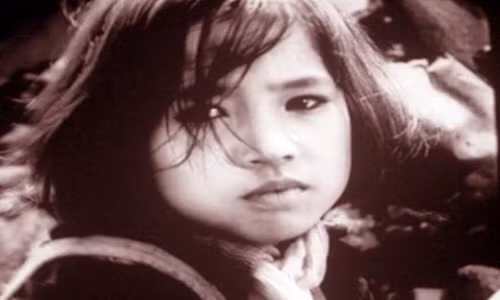 "Em bé Hà Nội" Lan Hương giải thích lí do bỏ chuyến đi Trường Sa.