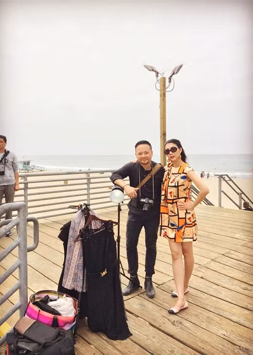 Trên trang cá nhân, siêu mẫu Ngọc Quyên cũng đã chia sẻ loạt ảnh hậu trường buổi chụp ảnh của mình đến người hâm mộ.