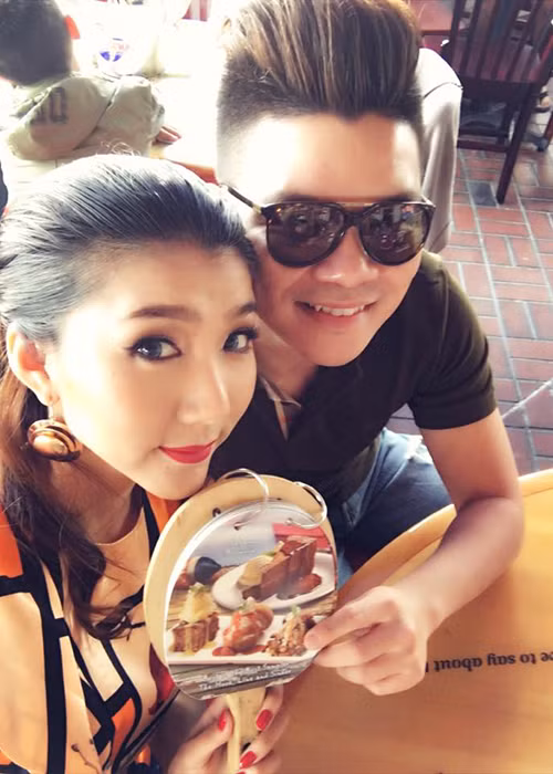 Chân dài sinh năm 1988 còn được khen ngợi nhan sắc ngày càng đẹp mặn mà.