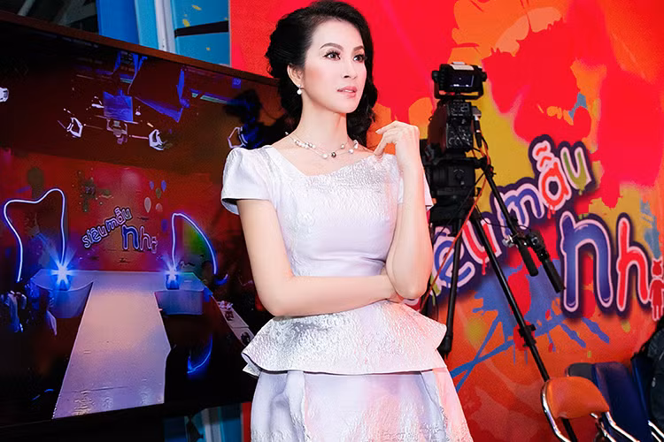 Thanh Mai còn là một MC nên khả năng ăn nói của cô trôi chảy, thuyết phục.