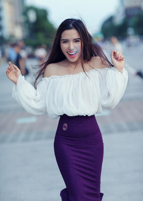 Phong cách thời trang xuống phố tinh tế của người đẹp đến từ Nha Trang nhận được khá nhiều lời khen ngợi. (Ảnh: Em Đẹp)