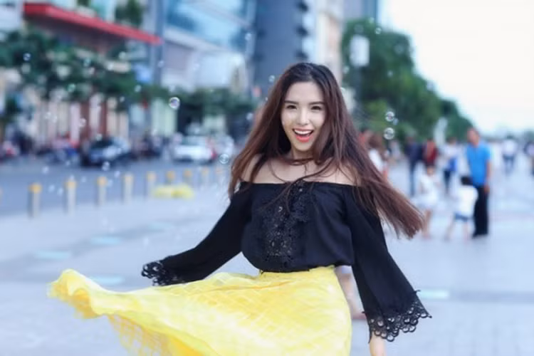 Ở đời thường, Á hậu 2 cuộc thi Hoa hậu Biển Việt Nam 2016 - Nguyễn Đình Khánh Phương cũng xinh đẹp, trẻ trung không kém Nguyễn Thị Bảo Như. (Ảnh: Em Đẹp)