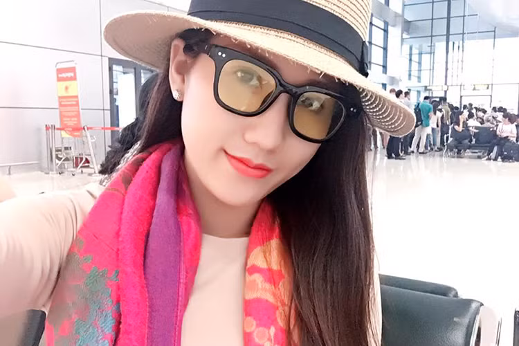 Trên trang cá nhân, Bảo Như chia sẻ khá nhiều ảnh đời thường. Không váy áo lộng lẫy như trên sân khấu, á hậu gốc Kiên Giang vẫn thu hút sự chú ý với vẻ trẻ trung, đầy rạng rỡ. (Ảnh: Facebook Bảo Như)