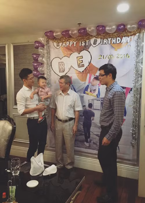 Chi Nhan hanh phuc ben con trai sau song gio tinh cam-Hinh-7