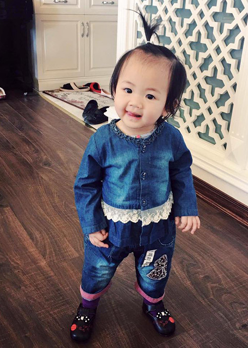 Cô nhóc còn liên tục làm biểu cảm đáng yêu khiến người hâm mộ của Maya rất thích thú.