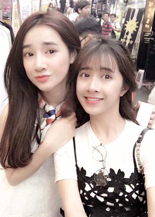 Phương Anh xinh đẹp và có nhiều nét giống chị. Em gái Nhã Phương cũng vừa tốt nghiệp Đại học Sân khấu Điện ảnh TP HCM.