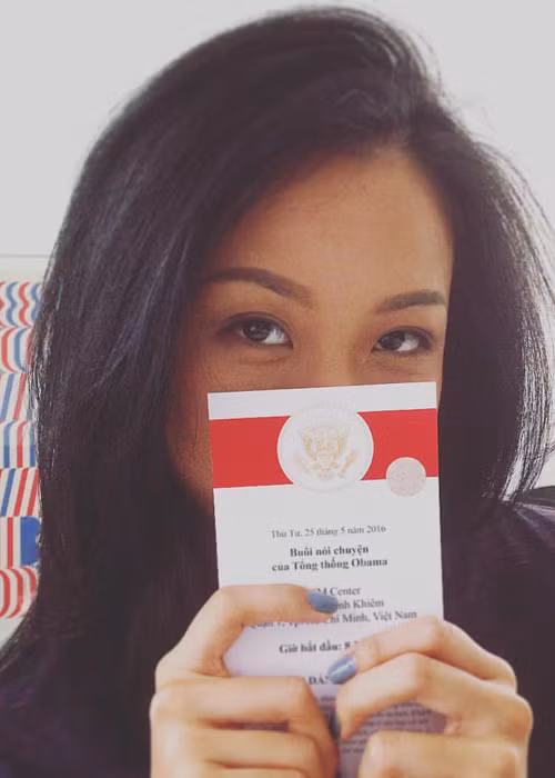 Trước đó, trên trang cá nhân, nữ rapper khoe hình ảnh thiệp mời tham gia sự kiện. (Ảnh: Suboi)