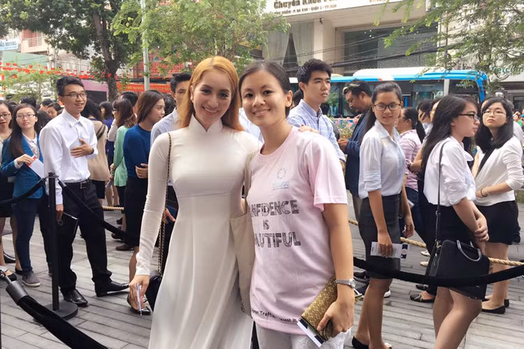 Khánh Thi nhận được thư mời tham gia sự kiện vì cô là một trong những thành viên của nhóm Sáng kiến thủ lĩnh trẻ Đông Nam Á. (Ảnh: Facebook Khánh Thi)