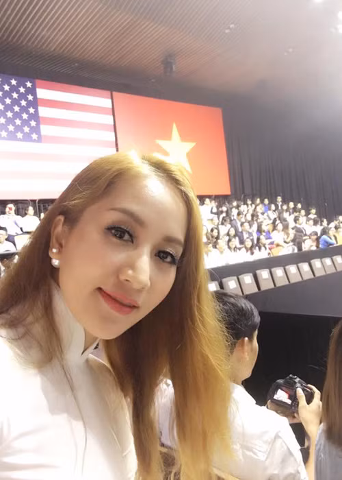 Tuy nhiên, được tận mắt nhìn thấy Tổng thống Obama và được mời tham gia sự kiện này là một vinh dự đối với Khánh Thi. (Ảnh: Facebook Khánh Thi)