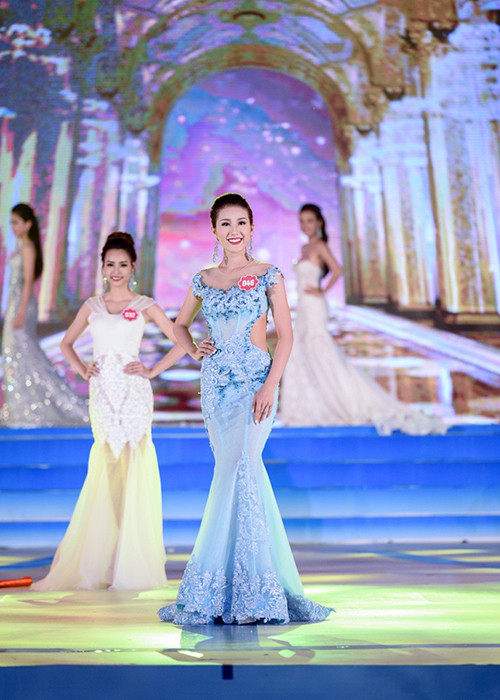 Ngoài danh hiệu Á hậu 1, Bảo Như còn ẵm giải thưởng phụ “Người đẹp mặc trang phục dạ hội đẹp nhất”. (Ảnh: Vnmedia) 