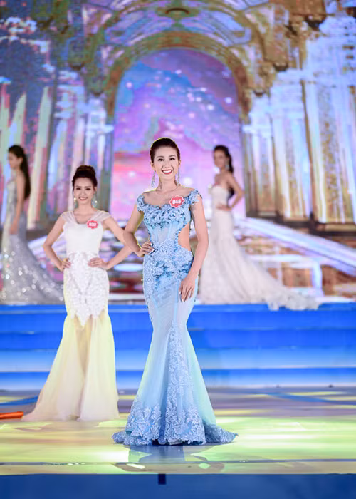 Ngoài danh hiệu Á hậu 1, Bảo Như còn ẵm giải thưởng phụ “Người đẹp mặc trang phục dạ hội đẹp nhất”. (Ảnh: Vnmedia) 