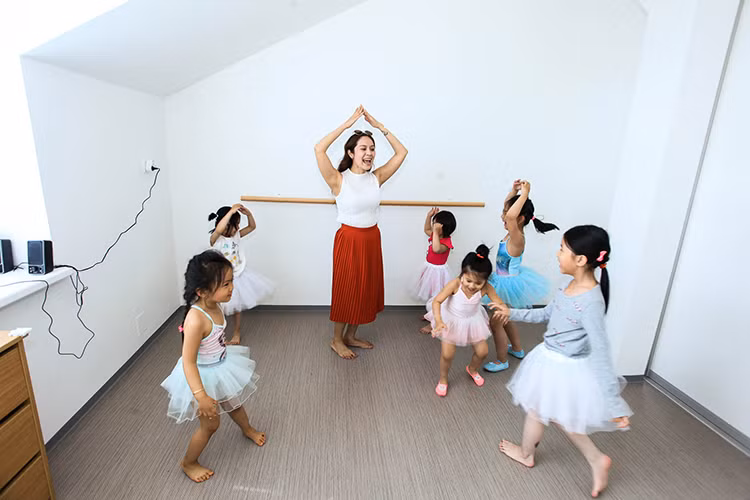 Được biết, Thanh Thúy có mặt tại CH Czech khi cùng ê-kíp đoàn làm phim “Taxi, em tên gì?” tham gia Tuần lễ phim Việt Nam.