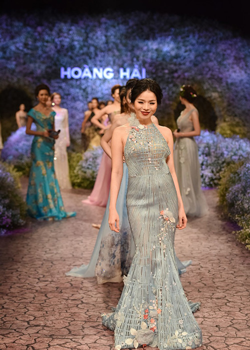 Thu Phuong cung Hoa hau Phap 2014 den tham benh nhan nhi-Hinh-7