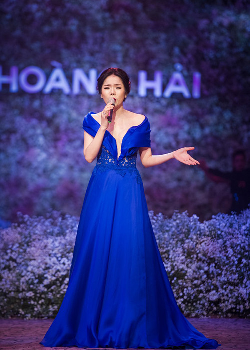 Thu Phuong cung Hoa hau Phap 2014 den tham benh nhan nhi-Hinh-6