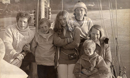 Douglas Robertson (ngoài cùng bên trái).