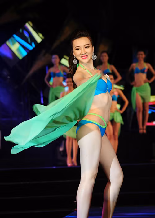 Được biết, Nguyễn Thị Quỳnh Nga sinh năm 1995, đến từ Quảng Ninh. Cô nặng 52.5 kg, cao 1m70. Số đo ba vòng của người đẹp là 82 - 59 - 93. (Ảnh: VTV) 