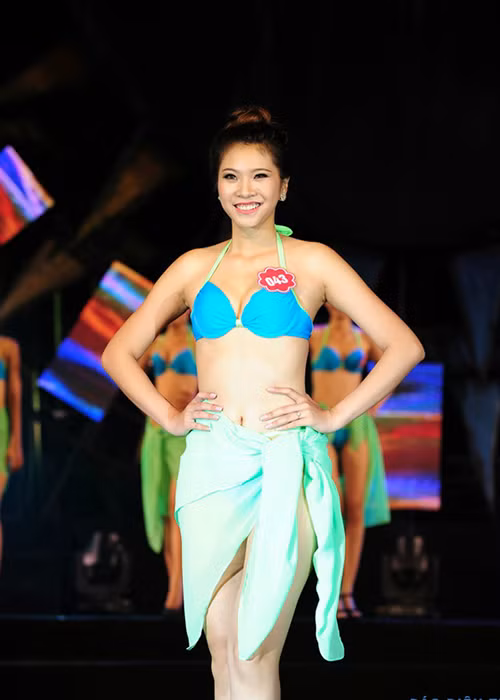 Thí sinh Nguyễn Thị Hồng Hà gây ấn tượng với chiều cao 1m75. Cô nặng 61 kg và sở hữu số đo ba vòng: 86 - 65,5 - 99,5. (Ảnh: VTV) 