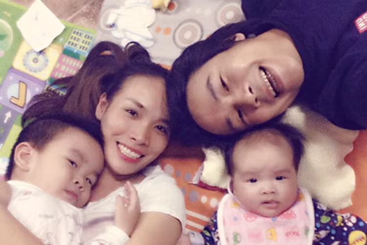 Đức Thịnh kết hôn năm 2013 với một đồng nghiệp. Hiện tại, anh có một cậu con trai vừa tròn 3 tuổi và cô con gái thứ 2 khoảng 7 tháng tuổi. (Ảnh: FBNV) 