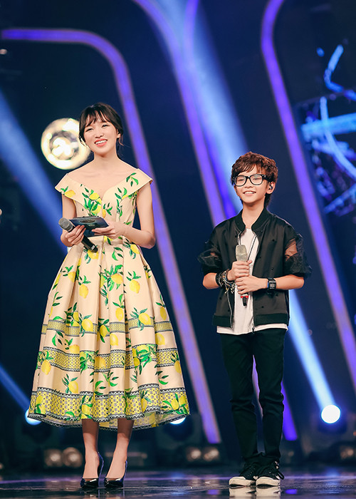 Thiên Tùng được ban giám khảo Vietnam Idol Kids đánh giá và cho điểm cao nhưng lượt bình chọn của khán giả dành cho cậu nhóc lại thấp hơn mong đợi.