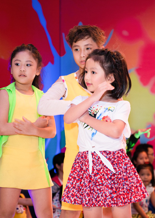 Được biết, nhóc tì nhà Hoa hậu Du lịch Việt Nam 2008 tên thật là Ngọc Phương Nam. Năm nay, cô nhóc đã lên 6 tuổi.