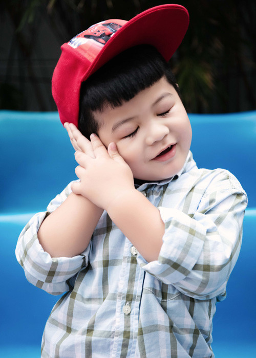 Con trai Oanh Yến sở hữu gương mặt rất dễ thương, đáng yêu.