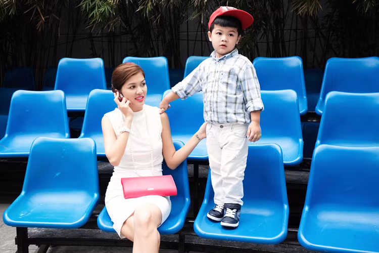 Người đẹp Hồ Oanh Yến và con trai Henry Nguyễn vừa xuất hiện trong chương trình Siêu mẫu nhí tại TP HCM.