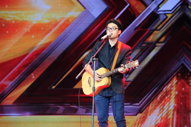 Thí sinh Trần Duy Khang cũng thuyết phục ban giám khảo qua ca khúc “When I was your man” với sự sáng tạo riêng. 