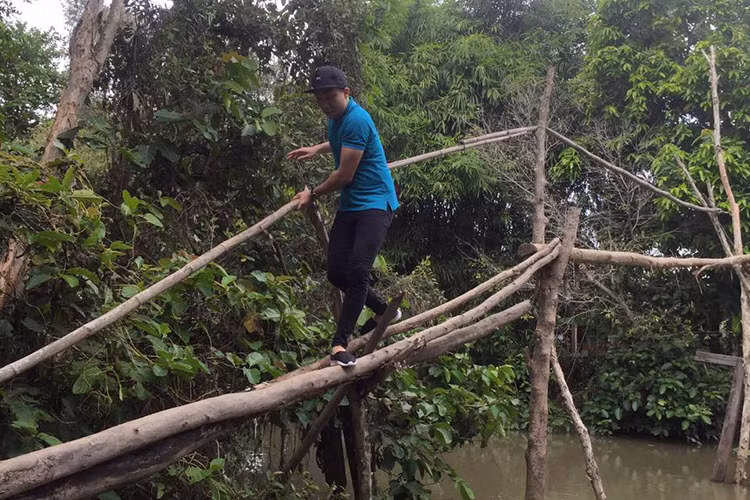 Anh ve mien Tay gay sot cua MC Tran Thanh va me-Hinh-4