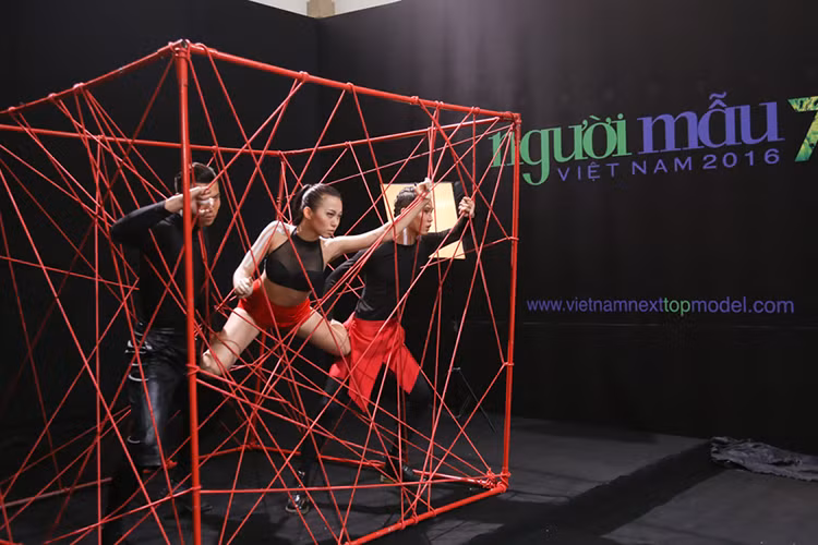 Một số ứng viên gặp khá nhiều khó khăn trong phần thi chụp ảnh khi tỏ ra thiếu tự tin hoặc lúng túng trong việc thể hiện tài năng. 