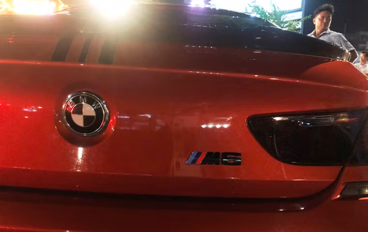 "Siêu xe" BMW M6 bị tai nạn tại hiện trường.