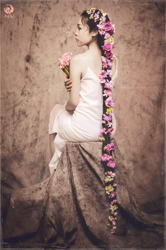 Theo lời kể của Thu Phương, từ khi sinh ra cô đã có "đầu đầy tóc". Mái tóc dài gắn liền với sự trưởng thành của cô gái Sài thành. Đến năm 2010, mái tóc của Thu Phương đã dài đến 1m75, khiến cô nàng được bạn bè mệnh danh là Rapunzel - Công chúa tóc dài.