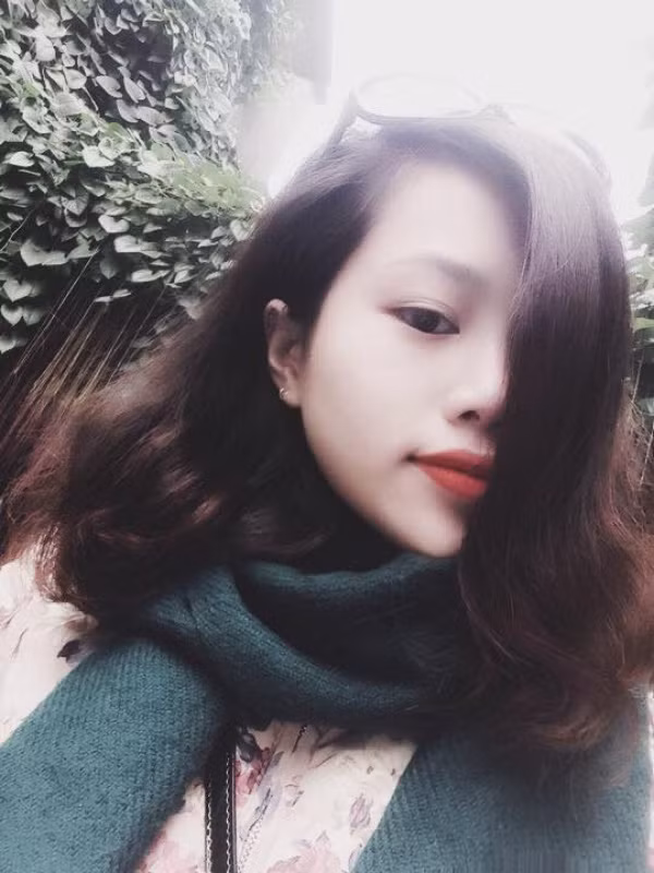 Về phía bạn Huyền Trang, dù được nhận xét là đã bị "lu mờ" khi đứng bên cạnh mẹ nhưng bạn trẻ này vẫn không hề cảm thấy tự ái, thậm chí còn vui vẻ, thích thú hơn. Rất yêu quý và thích gần gũi với mẹ, Huyền Trang hạnh phúc khi thấy mẹ luôn trẻ đẹp, yêu đời, hãnh diện khi mẹ của mình được nhiều người khen ngợi.