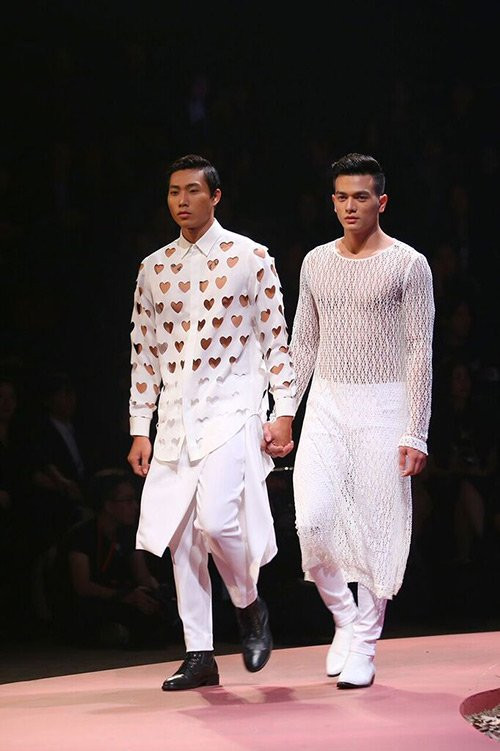 Angela Phuong Trinh lai khien khan gia soc nang-Hinh-10