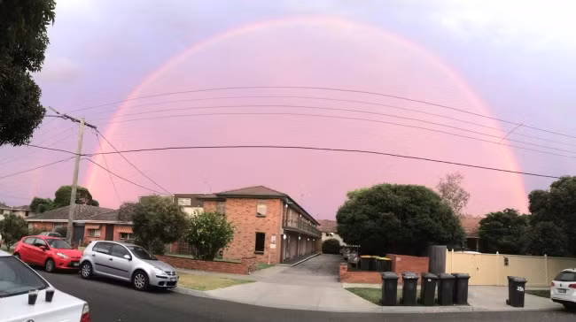 Vòm cầu vồng đặc biệt trên bầu trời ở Úc