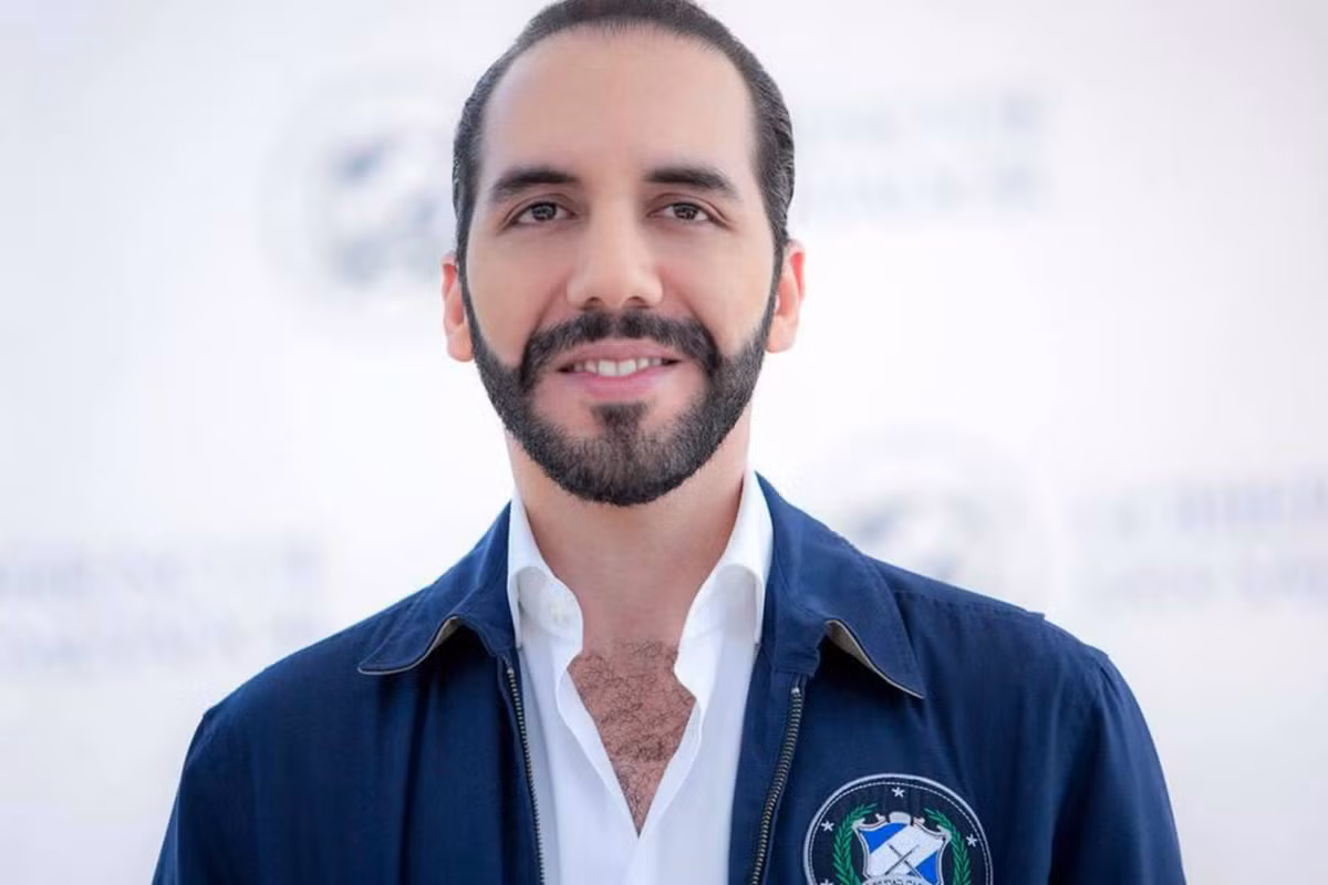 Để làm giảm tỷ lệ thanh thiếu niên tại thủ đô San Salvador (thành phố có tỷ lệ giết người cao nhất nhì thế giới) tham gia vào các băng đảng tội phạm đường phố, ông Bukele khuyến khích họ chơi trượt ván, bóng đá, phát triển nghệ thuật đường phố, thay vì sử dụng súng đạn. Nam thị trưởng cho rằng cách đàn áp tội phạm bằng bạo lực không loại trừ được gốc rễ tệ nạn. Bởi vậy, ông tăng cường công tác xã hội, xây dựng sân bóng, thư viện, công viên, chợ, trung tâm cộng đồng bằng tiền thuế và quỹ tài trợ. Nayib Bukele tin rằng việc cải tạo không gian công cộng có thể thay đổi tư duy của giới trẻ. Tỷ lệ giết người của thành phố đã giảm 16% trong năm đầu tiên của ông Bukele nắm quyền. Số vụ giết người trên toàn quốc cũng giảm.