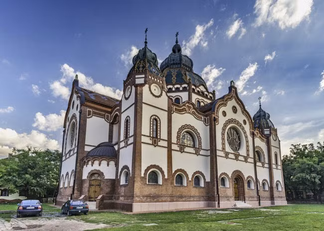 Hội đường Do Thái Synagogue, Serbia: Công trình được xây dựng theo kiến trúc Nouveau vào năm 1902 tại thành phố Vojvodina, Serbia.