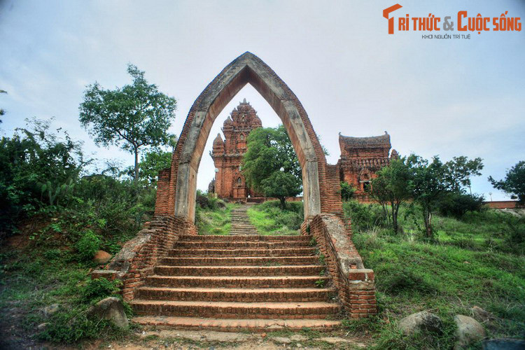 Theo các nhà nghiên cứu lịch sử, tên gọi Phan Rang bắt nguồn từ địa danh Chăm cổ là Pangdarang hay Pandaran. Địa danh này chỉ cả một vùng rộng lớn gồm Ninh Thuận, Bình Thuận đến giáp Đồng Nai hiện nay.