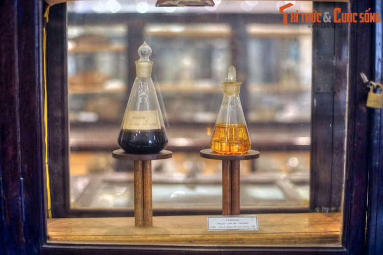 Mẫu condensate thu thập ở Đông Cơ, Tiền Hải, Thái Bình năm 1995.