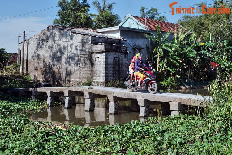 Vùng Nghệ An vào thời Lý gồm cả tỉnh Nghệ An và Hà Tĩnh bây giờ. Nơi này ban đầu được gọi là Nghệ An châu trại, sau đó thì đổi thành trại Nghệ An, Nghệ An phủ, Nghệ An thừa tuyên, trấn Nghệ An... Ảnh: Cầu đá Trung Thành ở Yên Thành, Nghệ An.