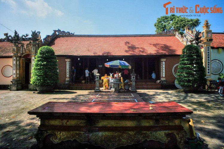 Trớ trêu thay, Hưng Vũ vương Nghiễn - con trai Hưng Đạo vương Trần Quốc Tuấn cũng say mê Quỳnh Trân. Hưng Đạo vương đã dạm hỏi xin cưới Quỳnh Trân cho con trai minh. Không thể từ chối Trần Hưng Đạo, vua Trần đã chấp thuận.