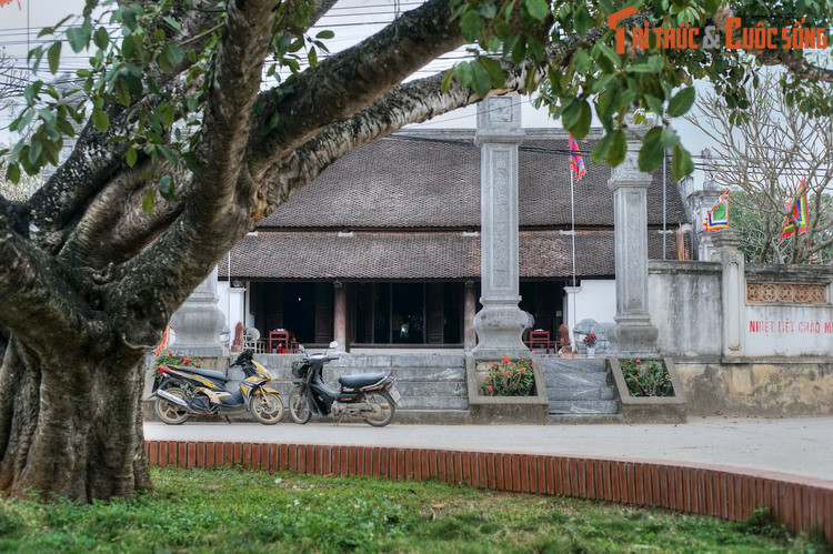 Theo sách “Đại Nam thực lục”, việc đổi tên này là vì “xét các sử sách của nước Nam, tỉnh Thanh đời cổ là Thanh Hoá. Vậy chuẩn cho lấy lại tên cổ, phàm các dấu quan phòng và ấn triện cũng đều đổi lại mà ban cấp”. Kể từ đó tên gọi tỉnh Thanh Hoá được dùng ổn định cho đến nay. Ảnh: Đình Phú Điền ở Hậu Lộc, Thanh Hóa.