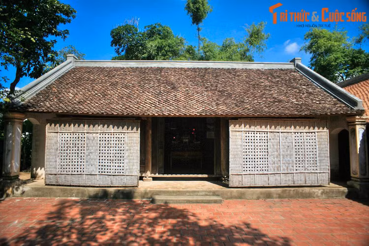 Bên cạnh ngôi nhà của cụ Phó bảng, làng Sen còn nhiều địa điểm khác mang dấu ấn thời niên thiếu của Bác Hồ như giếng Cốc, lò rèn cố Điền, nhà cụ Nguyễn Sinh Nhậm - ông nội của Bác Hồ (trong ảnh), nhà của cử nhân Vương Thúc Quý - người thầy của Bác thuở thiếu thời...