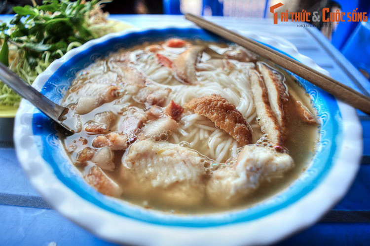 Ngày nay, Sóc Trăng là địa danh du lịch đặc sắc ở miền Tây Nam Bộ. Bên cạnh những ngôi chùa Khmer tuyệt đẹp, tỉnh Sóc Trăng còn có nhiều di tích lịch sử, lễ hội truyền thống và đặc sản rất hấp dẫn... Ảnh: Đặc sản bún nước lèo Sóc Trăng.