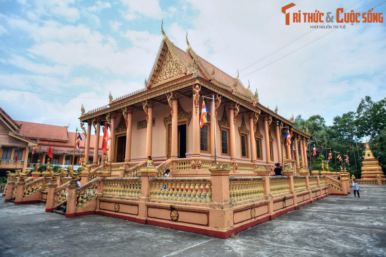 Là một tỉnh ven biển thuộc đồng bằng sông Cửu Long, Sóc Trăng thường được du khách gần xa biết đến với những ngôi chùa Khmer mang kiến trúc độc đáo. Tên gọi của vùng đất này có một nguồn gốc như thế nào?Ảnh: Chùa Kh'leang ở Sóc Trăng.