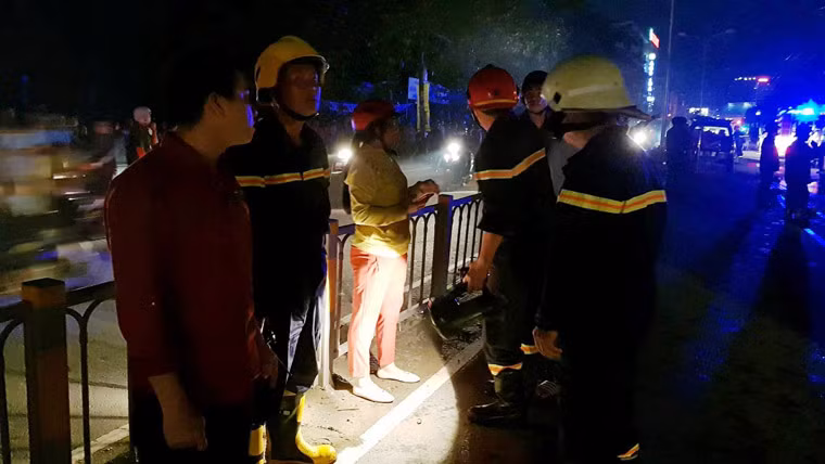 Sau nhiều giờ nỗ lực khống chế, đến 21 giờ cùng ngày đám cháy đã được dập tắt, ngăn chặn được cháy lan và không có thương vong về người.