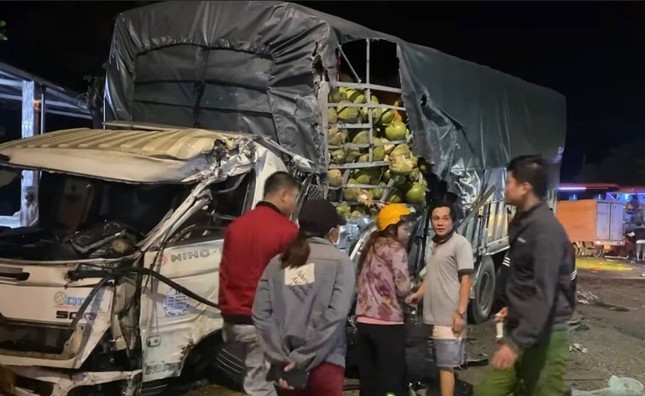 Nguyên nhân vụ tai nạn hiện đang được lực lượng chức năng điều tra làm rõ.