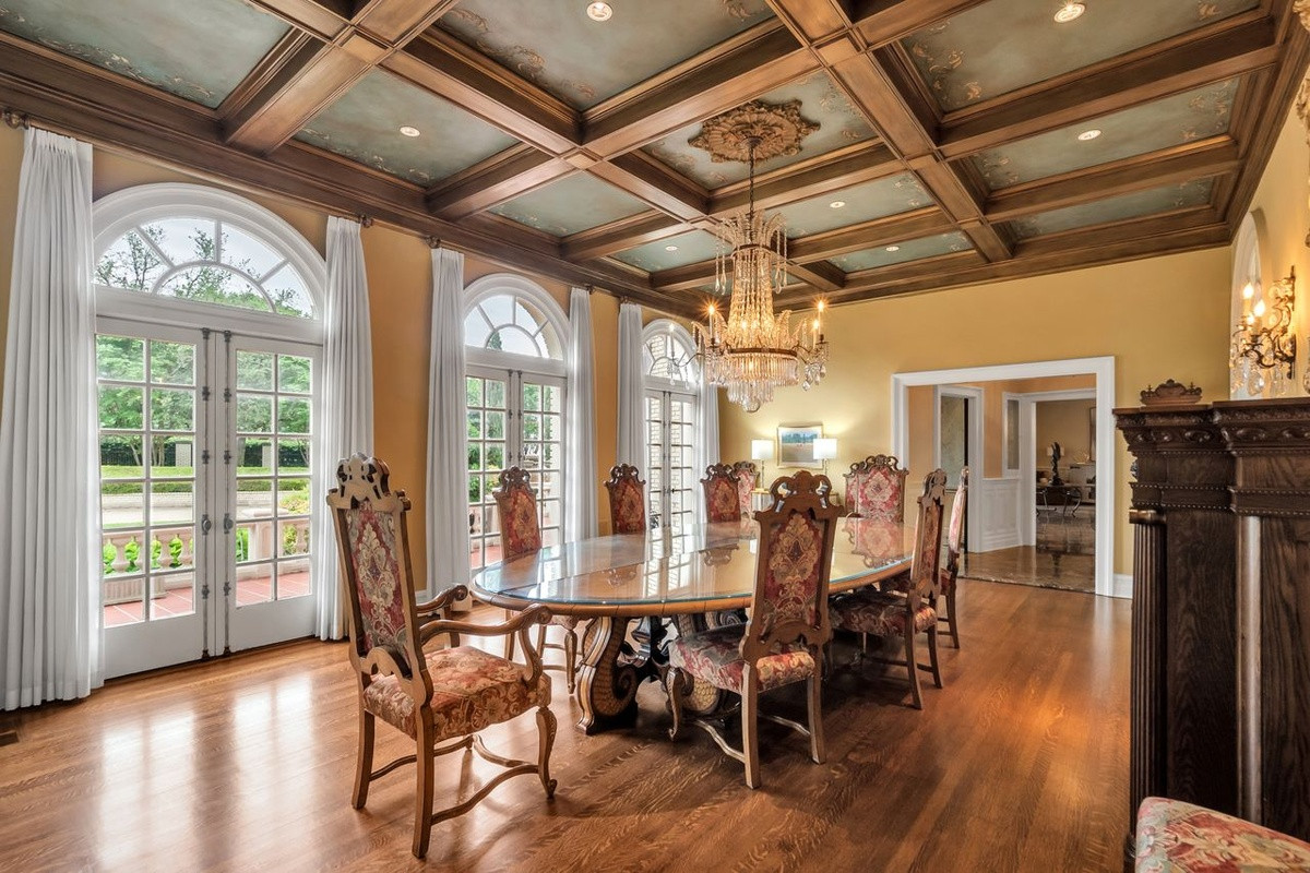 "Việc Baldridge House được bán thành công cho thấy thị trường nhà ở cao cấp tại Fort Worth đã bắt đầu bùng nổ vào năm 2023", ông John Giordano, chuyên viên môi giới đến từ Công ty bất động sản Compass, nhận định.