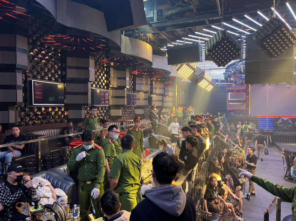 Vu “o ma tuy” tai vu truong lon nhat Da Nang: Truc xuat 4 nguoi nuoc ngoai